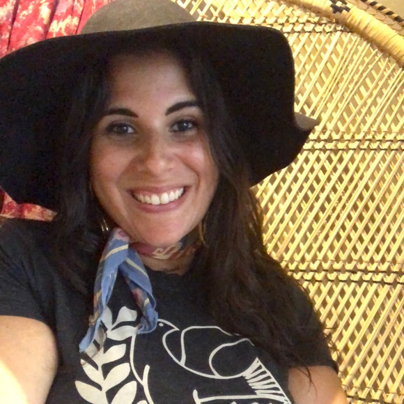 Meet your Posher, Crystal - Picture 2 of 2